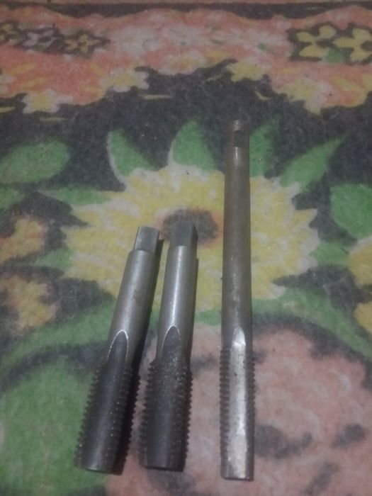 Токарные сверла , развёртки, и метчики