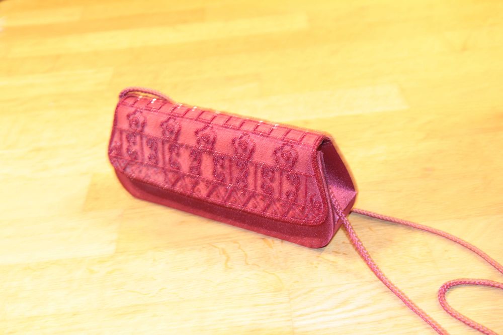 Czerwona kopertówka torebka na ramie