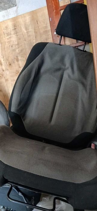 Передні сидіння CITROEN C4