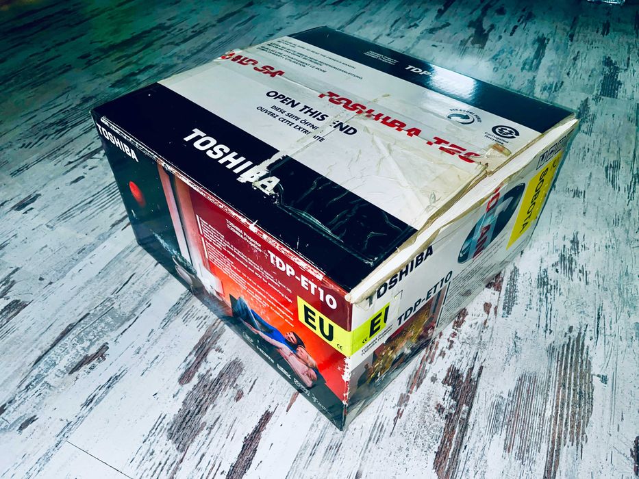 Projektor Toshiba TDP-ET 10, oryginalna lampa, dźwięk 5.1, kabel HDMI