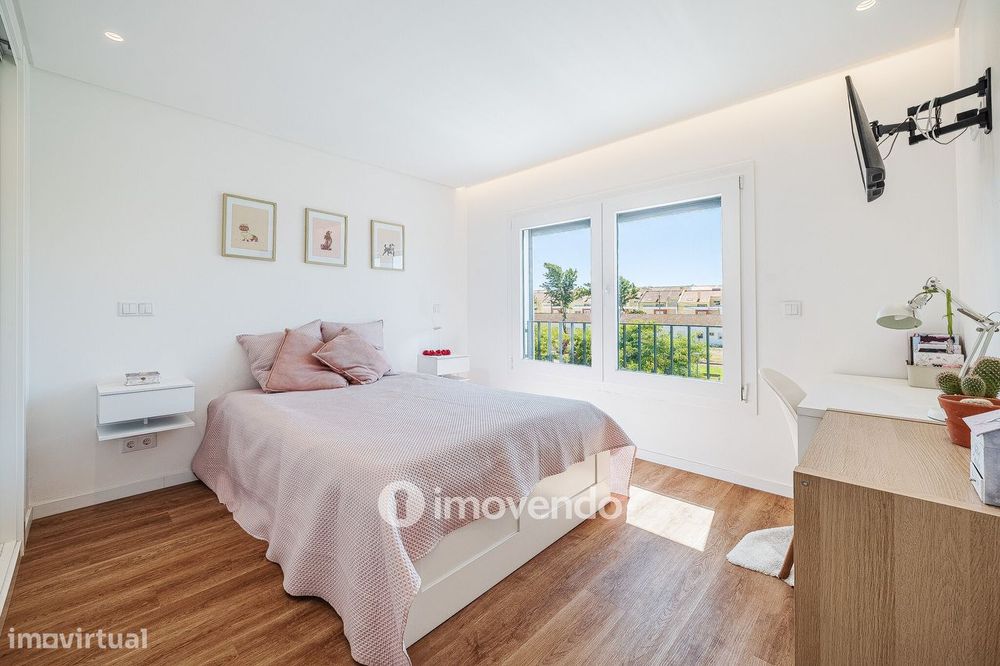 Moradia T3+1 moderna, com garagem e áreas amplas, em Alcochete