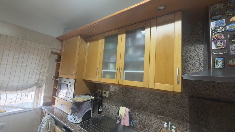 Móvel de cozinha em Cerejeira