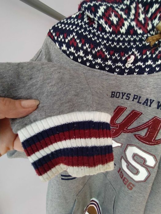 Bluza z wełnianym kapturem