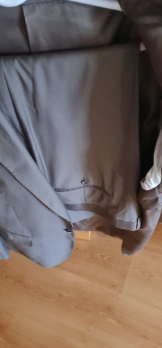 Vendo fato em bom estado cor verde escura