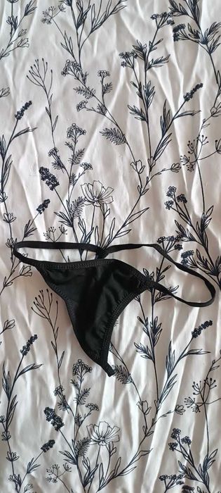 Czarne damskie stringi L