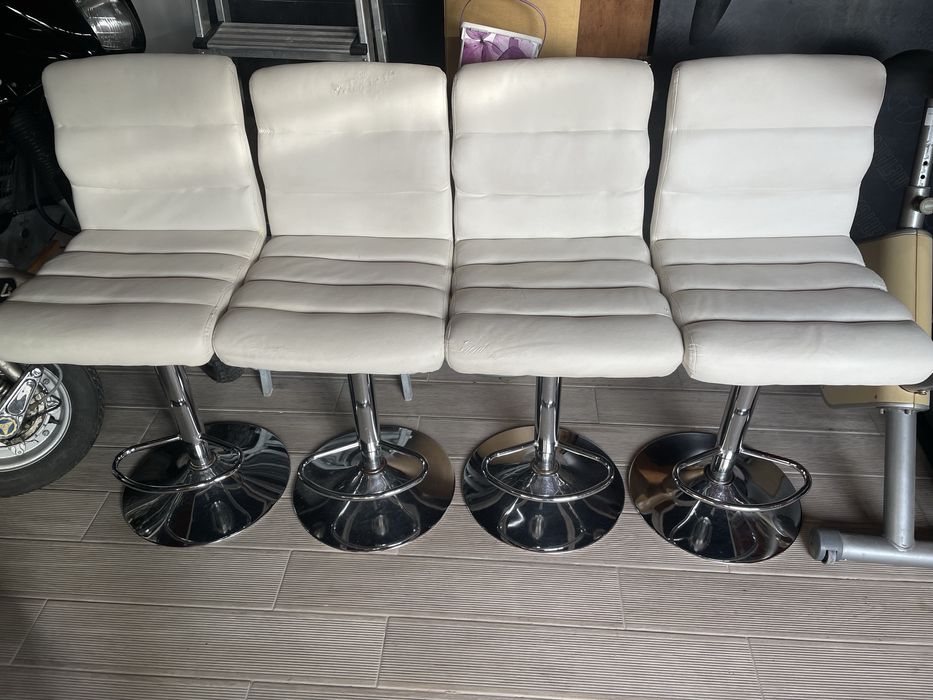 4 Cadeiras com base rotativa