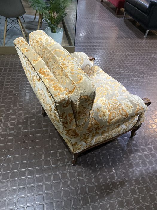 Sofa em veludo brocado