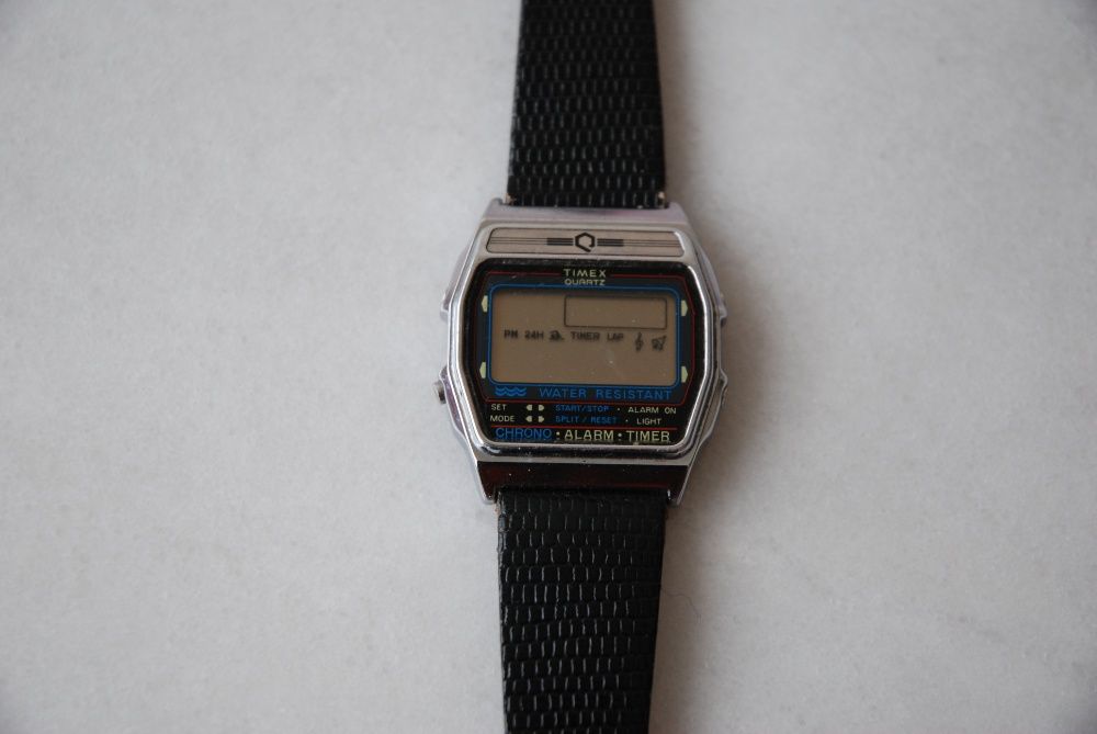 Relógio Timex Quartz antigo. Envio pelo correio.
