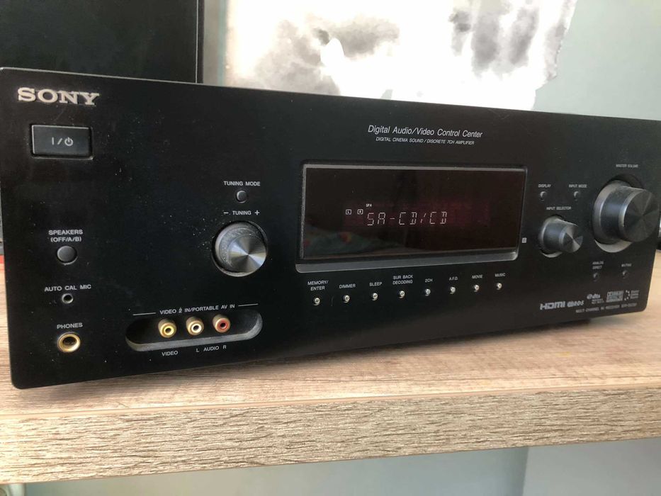 Amplituner SONY
STR-DG720