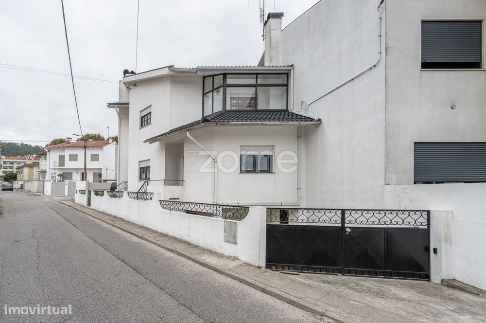 Moradia Gaveto T3 em Darque