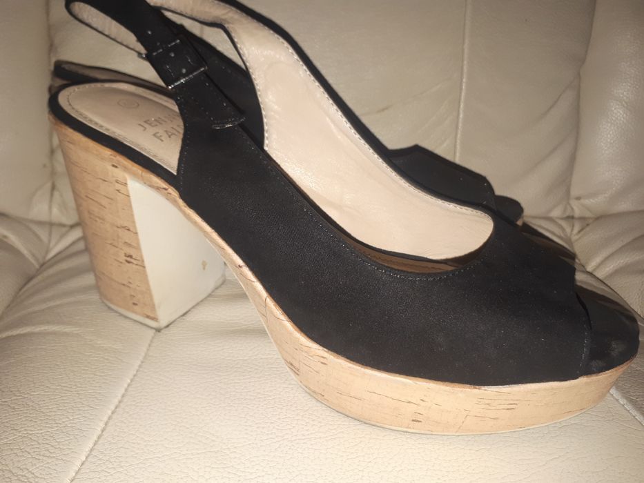 Sandały na platformie rozm 40