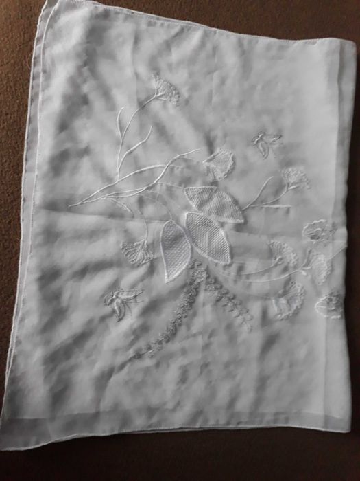 Шарф хустка  біла з вишивкою