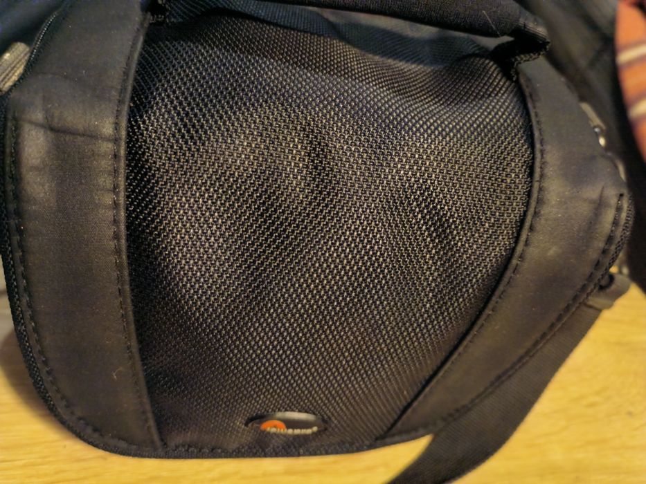 Ссумка для фотоаппарата Lowepro Edit 110