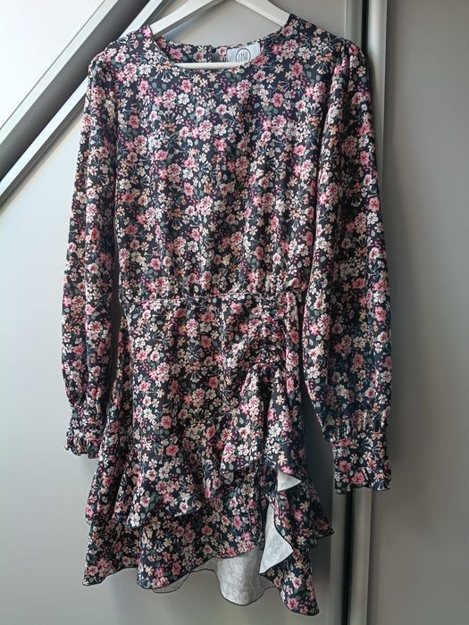 Sukienka w kwiaty 36