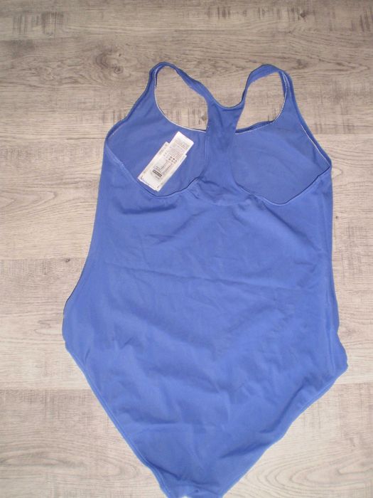 спортивний купальник фірми DECATHLON