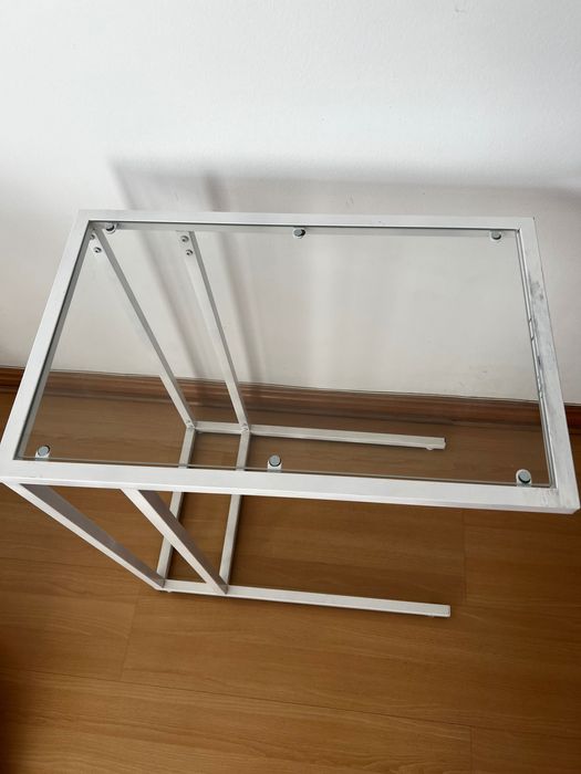 Mesa de suporte com vidro