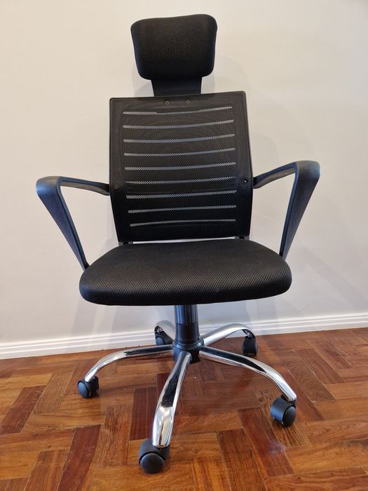 Cadeira de escritório ergonómica com rodízios