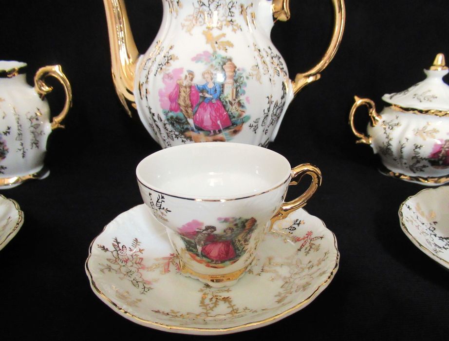 Serviço de Café em Porcelana Europeia (Ref. 14)