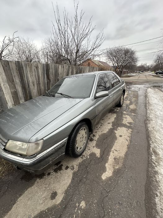 Peugeot 605.