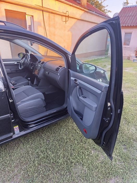 Продам Volkswagen Touran 2011 року