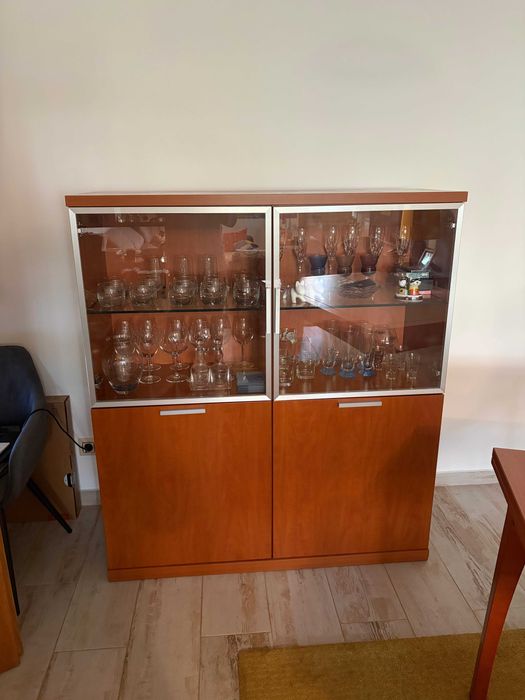 Cristaleira de sala em excelente estado