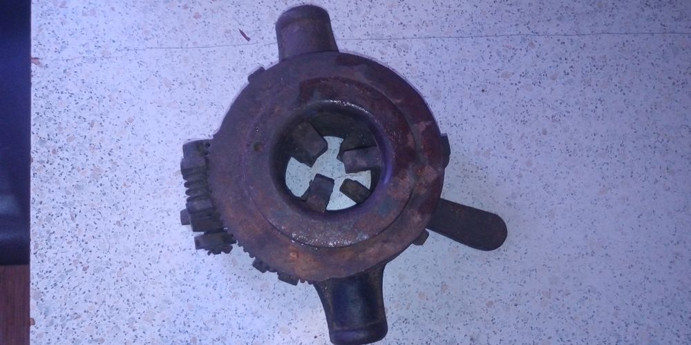 Клупп Для нарезки труб