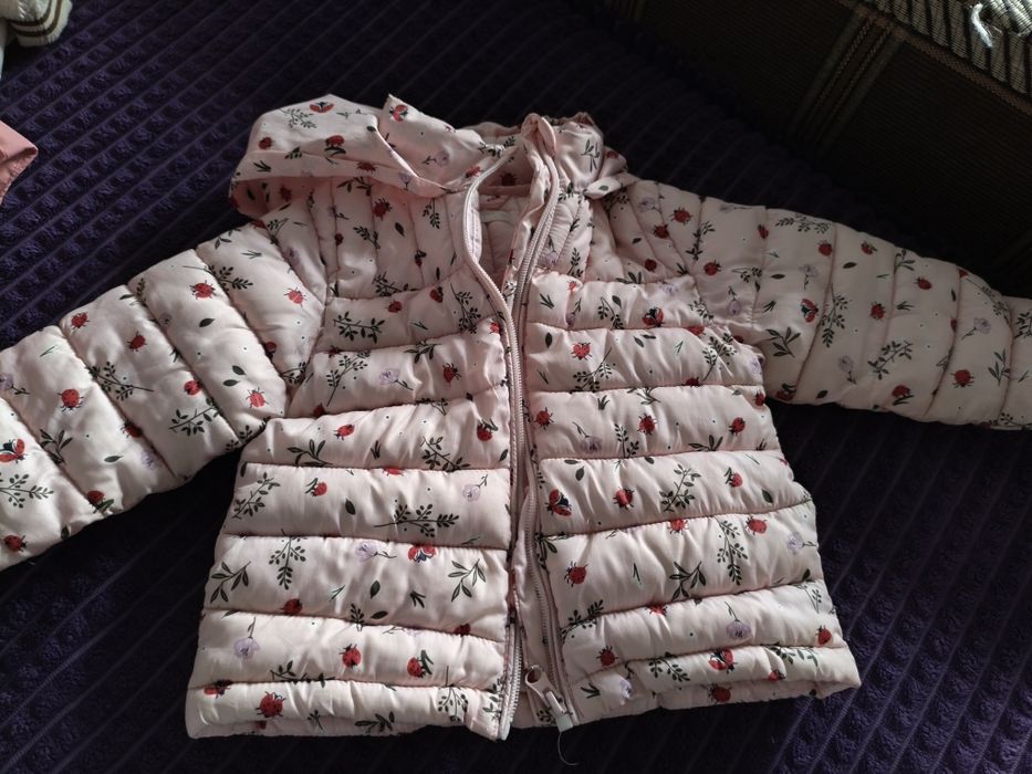 Куртки на дівчинку