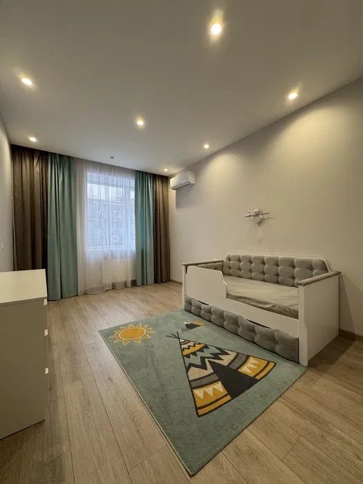 Сдам 4 ком квартиру ЖК Семейный Дафи газовое отопление