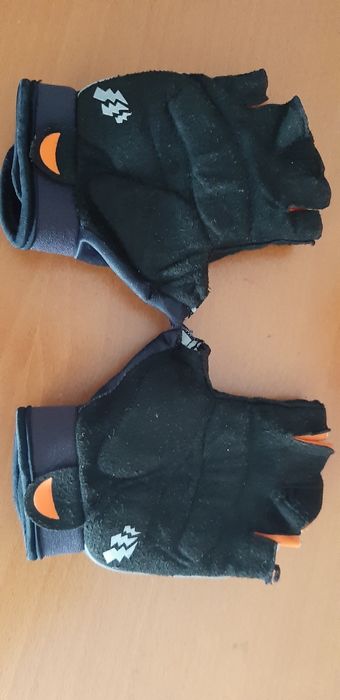 Capacete e luvas de criança bicicleta skate