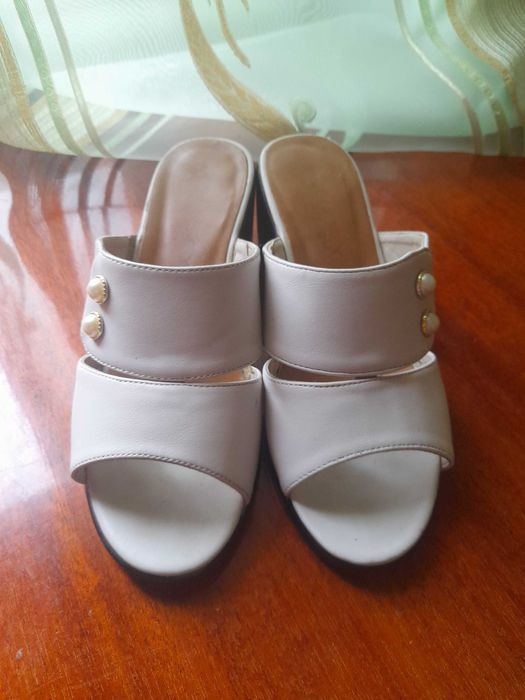 Продам жіноче взуття