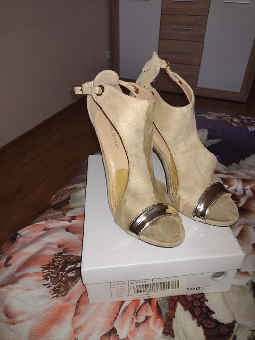 Buty na wysokim obcasie roz. 41