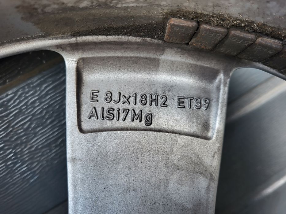 Felgi Audi Skoda VW Seat 18 cali 5x112 plus opony Pirelli