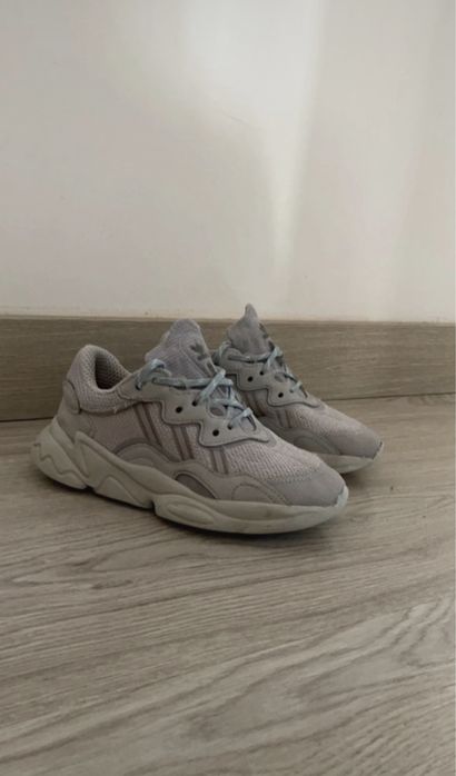 adidas ozweego cizento