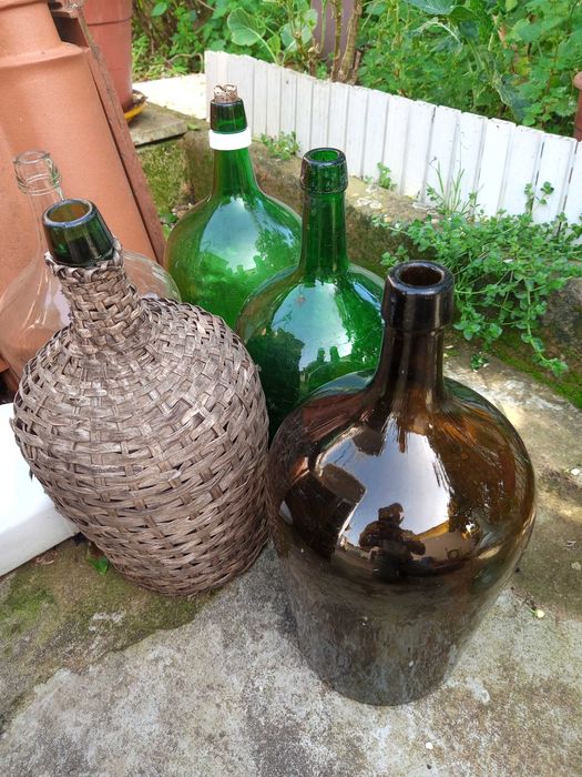 Garrafões em vidro (5 e 10  litros)