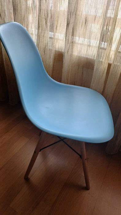 Cadeira estilo nórdico (tipo Eames)