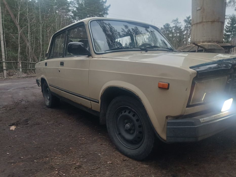 продаж легкового автомобіля ВАЗ 2107
