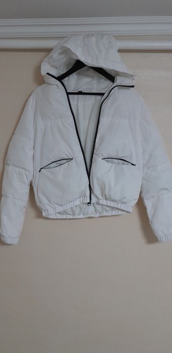 Куртка тепла стильна