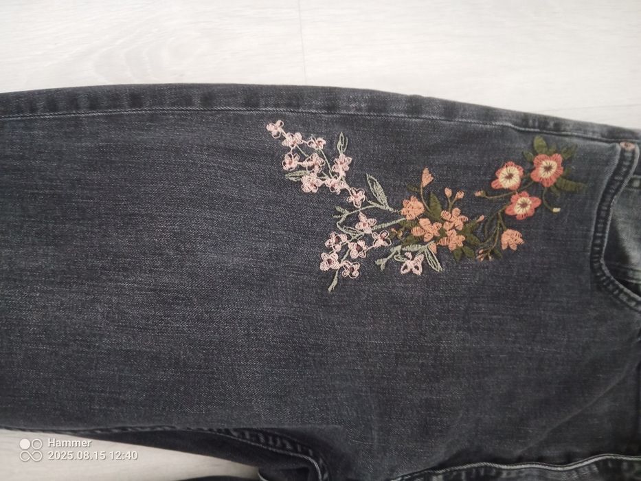 Jeansy z haftem hm 44