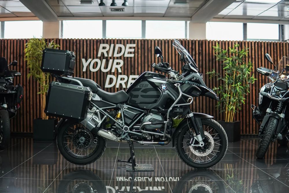 BMW R 1200 GS Adventure TRIPLE BLACK