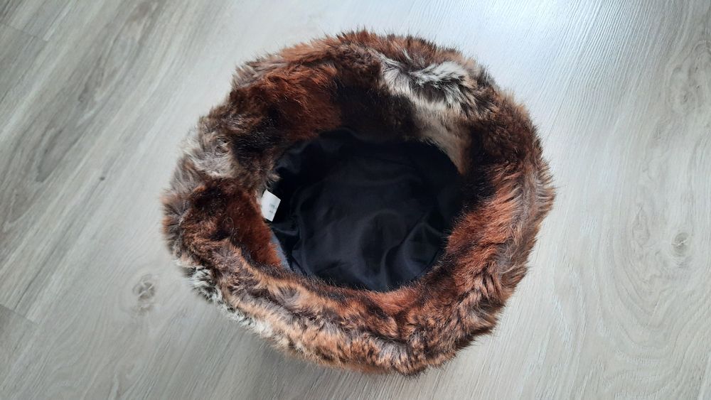 Czapka ze sztucznego futerka obwód 56cm