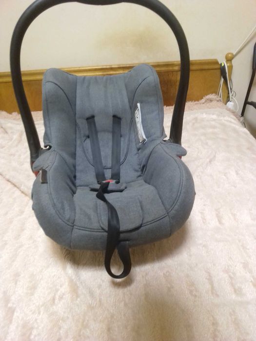 Дитяче автомобільне крісло