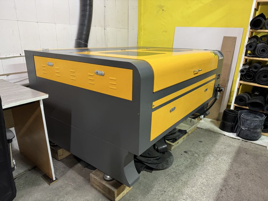 Лазерний СО2 верстат LM130100 150W в доглянутому стані!