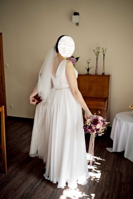 Suknia ślubna sezon 2023 rozmiar EU 40