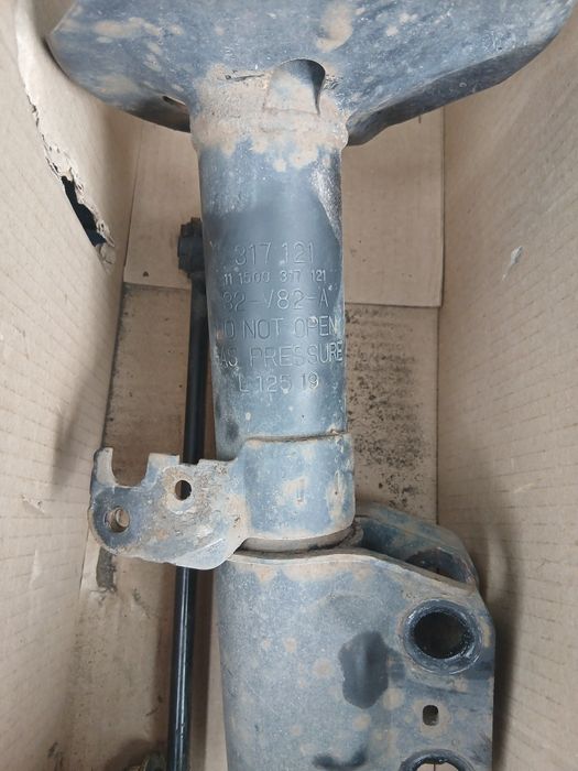 Стойки авенсис т25