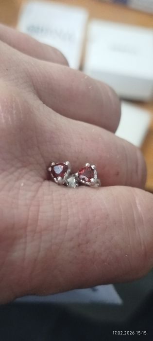 Продам сережки с натуральным камнем.