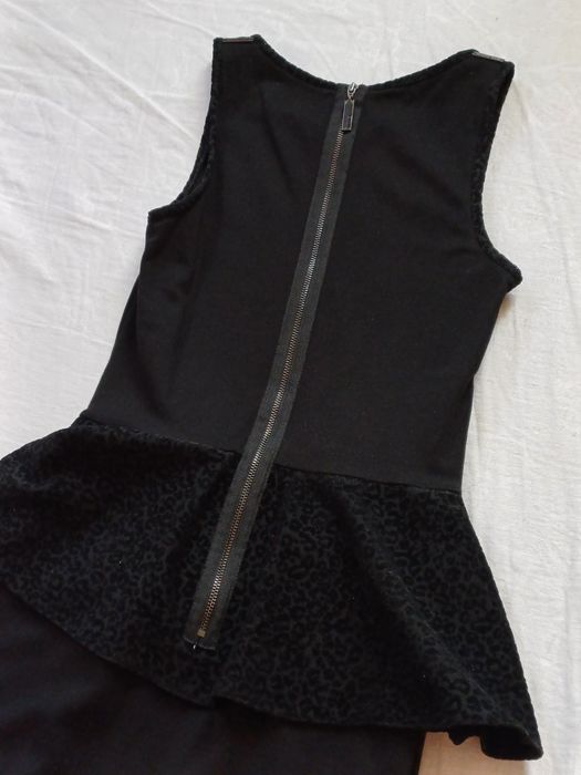 Sukienka Simple 34-36 z baskinką