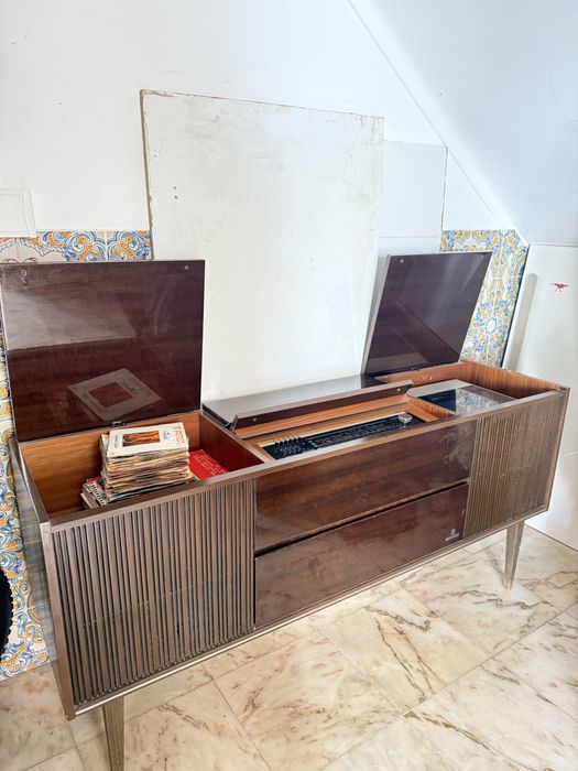 Móvel Gira Discos Grundig