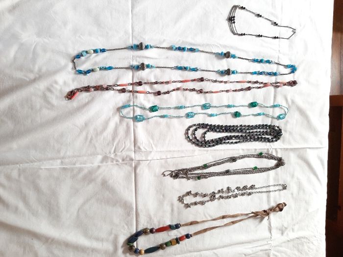 8 fios/colares - várias cores/tamanhos - Apenas 10 Eur todo o lote