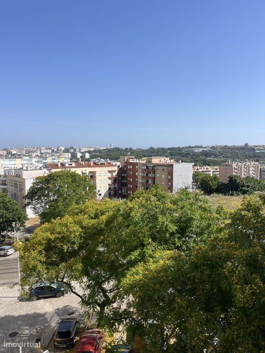 T3 Remodelado com 103 m2 - 5. º Andar c/Elevador - Localização Premium