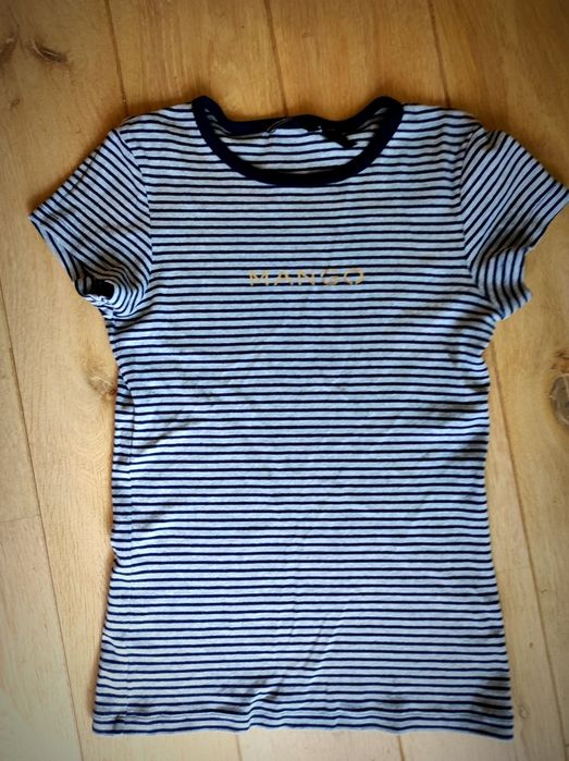 T-shirt w paski Mango